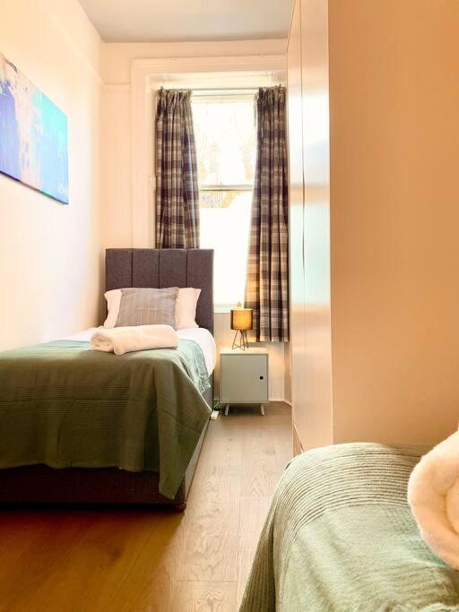 Anchored Homely Apartment In Historic Centre ペイズリー エクステリア 写真