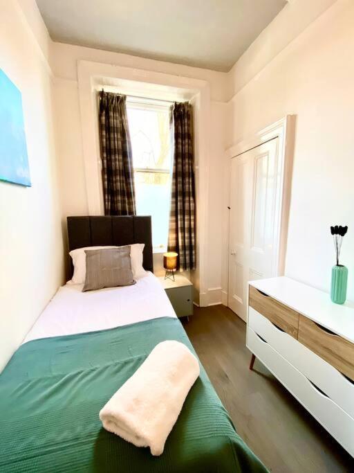 Anchored Homely Apartment In Historic Centre ペイズリー エクステリア 写真