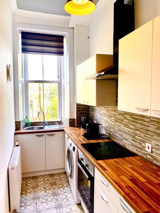 Anchored Homely Apartment In Historic Centre ペイズリー エクステリア 写真