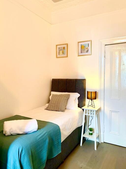 Anchored Homely Apartment In Historic Centre ペイズリー エクステリア 写真